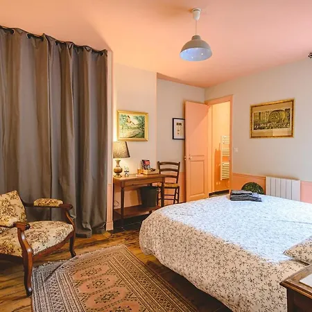 Leonie Ch - Centre Apartment